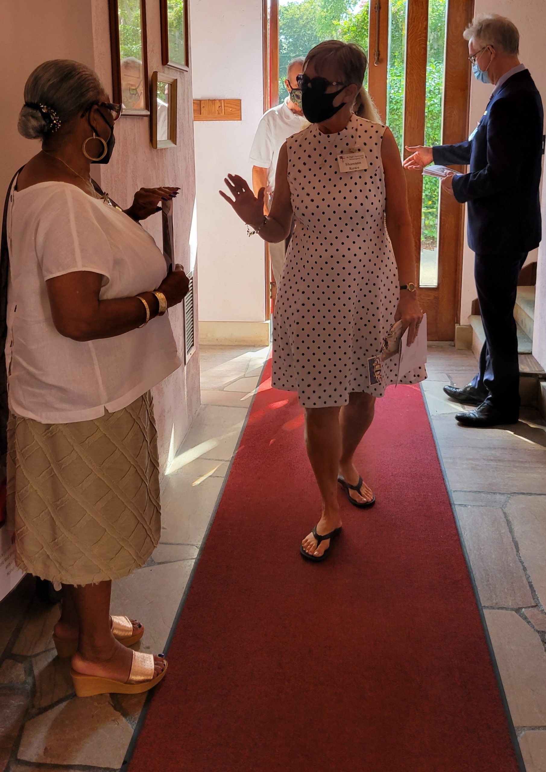Cynthia and Shannon Greet